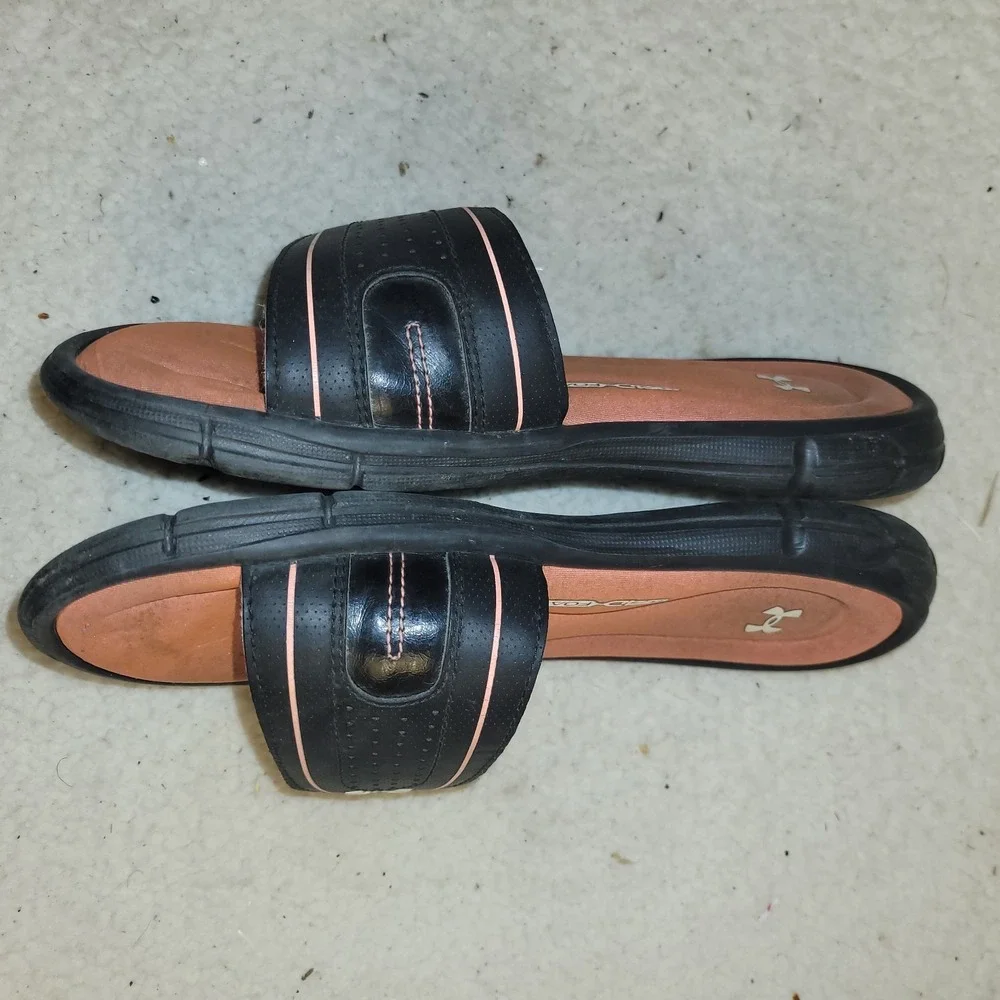 Under Armour Sandals‎ -Youth Girls Sz 5 - Ignite Slide Black & Pink Flats